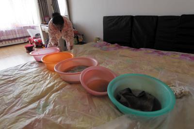 龙南楼上漏水，住户失联，小区没物管，业主维权难！律师来支招……